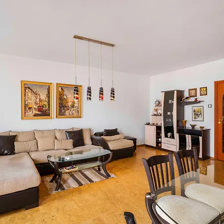 Appartamento Vintage And Cozy 2bd-2ba Flat In Prime Location By Flat Mаnager