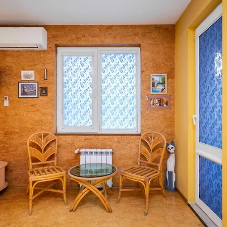 Vintage And Cozy 2bd In Prime Location