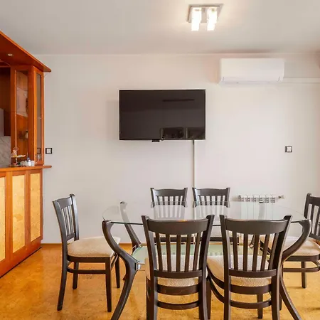 Vintage And Cozy 2bd In Prime Location By Flat Mаnager