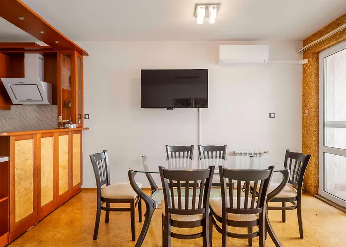 Vintage And Cozy 2bd In Prime Location By Flat Mаnager