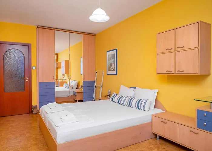 Διαμέρισμα Vintage And Cozy 2bd In Prime Location By Flat Mаnager