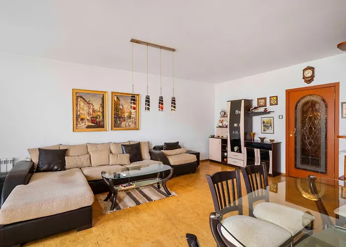 Διαμέρισμα Vintage And Cozy 2bd In Prime Location By Flat Mаnager